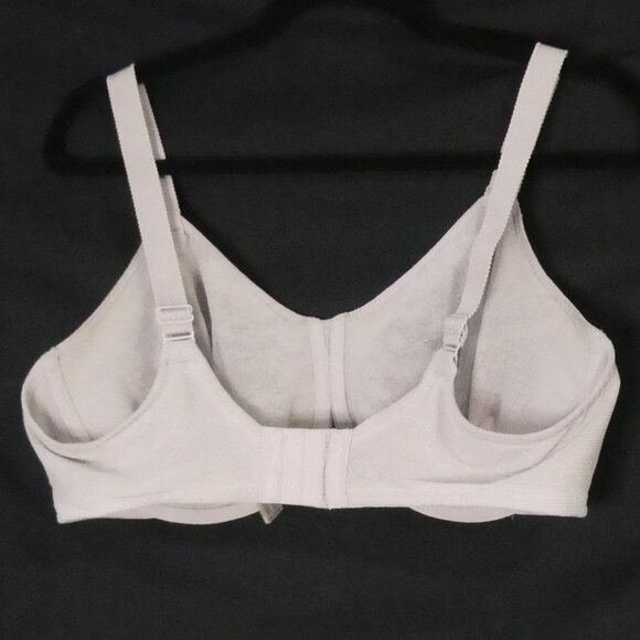 WACOAL | 40 DDD | Elegant Light Grey Lace Bra | Underwire Support | Unpadded - Picture 2 of 16